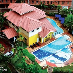 Near Manila Airport, Mailz Homez Cozy 1 Bedroom Condo, Full Kitchen, Swimming Pool, Wifi, 10L